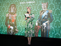 Ngỡ ngàng ngắm nhan sắc như búp bê của Hoa hậu Jennifer Phạm