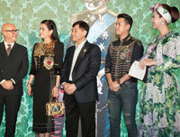 Ngỡ ngàng ngắm nhan sắc như búp bê của Hoa hậu Jennifer Phạm