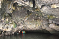 Xuôi dòng Sào Khê khám phá hang động Tràng An