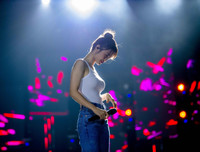 Đông Nhi để mặt mộc, mặc giản dị đi tổng duyệt chương trình cùng Khắc Việt