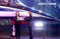 [ẢNH] Đài Loan (Trung Quốc) ra mắt máy bay huấn luyện siêu âm có khả năng chiến đấu cực tốt