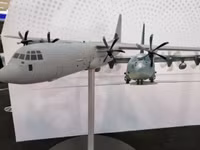 [ẢNH] Mỹ chào hàng Việt Nam tiêm kích và vận tải cơ tối tân tại triển lãm DSE 2019