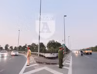 [ẢNH] Toàn cảnh xúc động đón mừng những người hùng của bóng đá Việt Nam