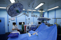 [ẢNH] Vận đen vây bám tàu bệnh viện được điều chống dịch Covid-19