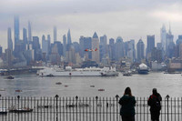 [ẢNH] Vận đen vây bám tàu bệnh viện được điều chống dịch Covid-19