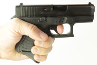 [ẢNH] Bất ngờ với súng ngắn hiện đại của phi công MiG-21 Bison Ấn Độ bị bắn rơi