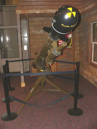 Kinh ngạc trước vũ khí hạt nhân mang vác đầu tiên trên thế giới