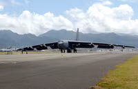 [ẢNH] Chưa kịp thị uy Nga, pháo đài bay B-52 Mỹ bị rơi cửa sổ khi tập trận ở Anh