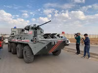 [ẢNH] Quân cảnh Nga ào ạt tiến vào al-Hasakah tạo lập vùng đệm an toàn