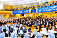 [ẢNH] 'Hội Thánh Đức Chúa Trời' khiến người ta u mê, đập bỏ bàn thờ tổ tiên bắt nguồn từ đâu?