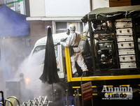 [ẢNH] Phun khử khuẩn bệnh viện Bạch Mai, chở người nhà bệnh nhân đến khu cách ly tập trung