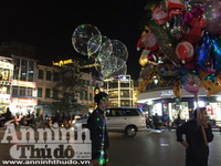 Chùm ảnh: Bóng bay đèn led rực rỡ, lạ mắt trên phố Hà Nội