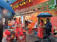 Lo sợ virus Corona, khách hàng không còn chen chúc cửa hàng vàng ngày Thần Tài