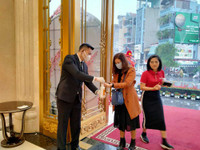 Lo sợ virus Corona, khách hàng không còn chen chúc cửa hàng vàng ngày Thần Tài