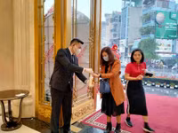 Lo sợ virus Corona, khách hàng không còn chen chúc cửa hàng vàng ngày Thần Tài