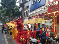 Lo sợ virus Corona, khách hàng không còn chen chúc cửa hàng vàng ngày Thần Tài