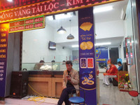 Lo sợ virus Corona, khách hàng không còn chen chúc cửa hàng vàng ngày Thần Tài