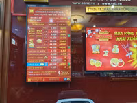 Lo sợ virus Corona, khách hàng không còn chen chúc cửa hàng vàng ngày Thần Tài