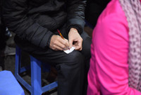 Lo sợ virus Corona, khách hàng không còn chen chúc cửa hàng vàng ngày Thần Tài