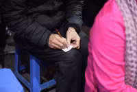 Lo sợ virus Corona, khách hàng không còn chen chúc cửa hàng vàng ngày Thần Tài