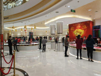 Lo sợ virus Corona, khách hàng không còn chen chúc cửa hàng vàng ngày Thần Tài