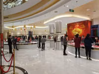 Lo sợ virus Corona, khách hàng không còn chen chúc cửa hàng vàng ngày Thần Tài