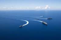 [ẢNH] Nhóm tác chiến tàu sân bay Mỹ rầm rập tập trận trên biển Đông