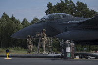 [ẢNH] Mỹ gây áp lực cực lớn lên Nga khi triển khai F-15E cách biên giới chỉ 230 km