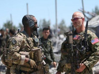 [ẢNH] Khủng bố IS lần đầu tiên vùng dậy tấn công nhằm thẳng vào lính Mỹ tại Syria khiến 2 binh sĩ thiệt mạng