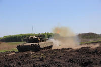 [ẢNH] Nâng cấp hàng loạt xe tăng T-80BV, Ukraine quyết tiến vào miền Đông?