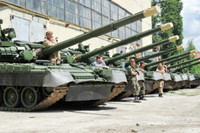 [ẢNH] Nâng cấp hàng loạt xe tăng T-80BV, Ukraine quyết tiến vào miền Đông?