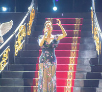 Khán giả vỡ oà với màn biểu diễn piano bay trong đêm Love Songs Party