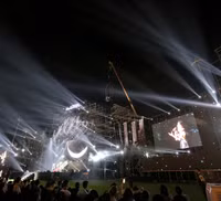 Khán giả vỡ oà với màn biểu diễn piano bay trong đêm Love Songs Party