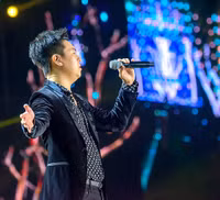 Khán giả vỡ oà với màn biểu diễn piano bay trong đêm Love Songs Party