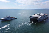 [ANH] Chiến hạm đổ bộ siêu tốc Mỹ lớp Spearhead rẽ sóng trên biển Đông