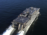 [ANH] Chiến hạm đổ bộ siêu tốc Mỹ lớp Spearhead rẽ sóng trên biển Đông