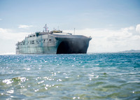 [ANH] Chiến hạm đổ bộ siêu tốc Mỹ lớp Spearhead rẽ sóng trên biển Đông