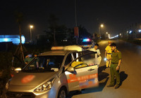 Cận cảnh vụ bắt đối tượng vận chuyển ma túy bằng xe taxi