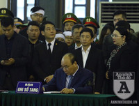 [ẢNH] Những khoảnh khắc nghẹn ngào tại lễ tang 3 liệt sĩ hy sinh tại Đồng Tâm