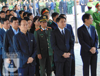 [ẢNH] Những khoảnh khắc nghẹn ngào tại lễ tang 3 liệt sĩ hy sinh tại Đồng Tâm