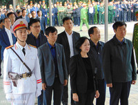 [ẢNH] Những khoảnh khắc nghẹn ngào tại lễ tang 3 liệt sĩ hy sinh tại Đồng Tâm