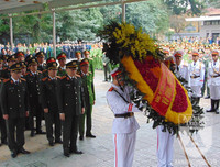 [ẢNH] Những khoảnh khắc nghẹn ngào tại lễ tang 3 liệt sĩ hy sinh tại Đồng Tâm