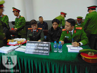 [ẢNH] Những khoảnh khắc nghẹn ngào tại lễ tang 3 liệt sĩ hy sinh tại Đồng Tâm