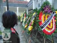 [ẢNH] Những khoảnh khắc nghẹn ngào tại lễ tang 3 liệt sĩ hy sinh tại Đồng Tâm