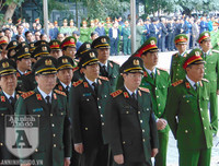 [ẢNH] Những khoảnh khắc nghẹn ngào tại lễ tang 3 liệt sĩ hy sinh tại Đồng Tâm