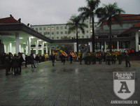 [ẢNH] Những khoảnh khắc nghẹn ngào tại lễ tang 3 liệt sĩ hy sinh tại Đồng Tâm