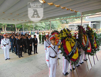 [ẢNH] Những khoảnh khắc nghẹn ngào tại lễ tang 3 liệt sĩ hy sinh tại Đồng Tâm