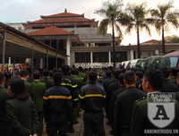 [ẢNH] Những khoảnh khắc nghẹn ngào tại lễ tang 3 liệt sĩ hy sinh tại Đồng Tâm