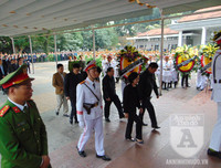 [ẢNH] Những khoảnh khắc nghẹn ngào tại lễ tang 3 liệt sĩ hy sinh tại Đồng Tâm