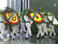 [ẢNH] Những khoảnh khắc nghẹn ngào tại lễ tang 3 liệt sĩ hy sinh tại Đồng Tâm